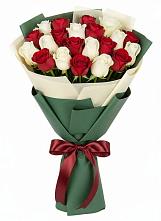 Микс из красных и белых роз в Степной Букет Микс из красных и белых роз в Степной