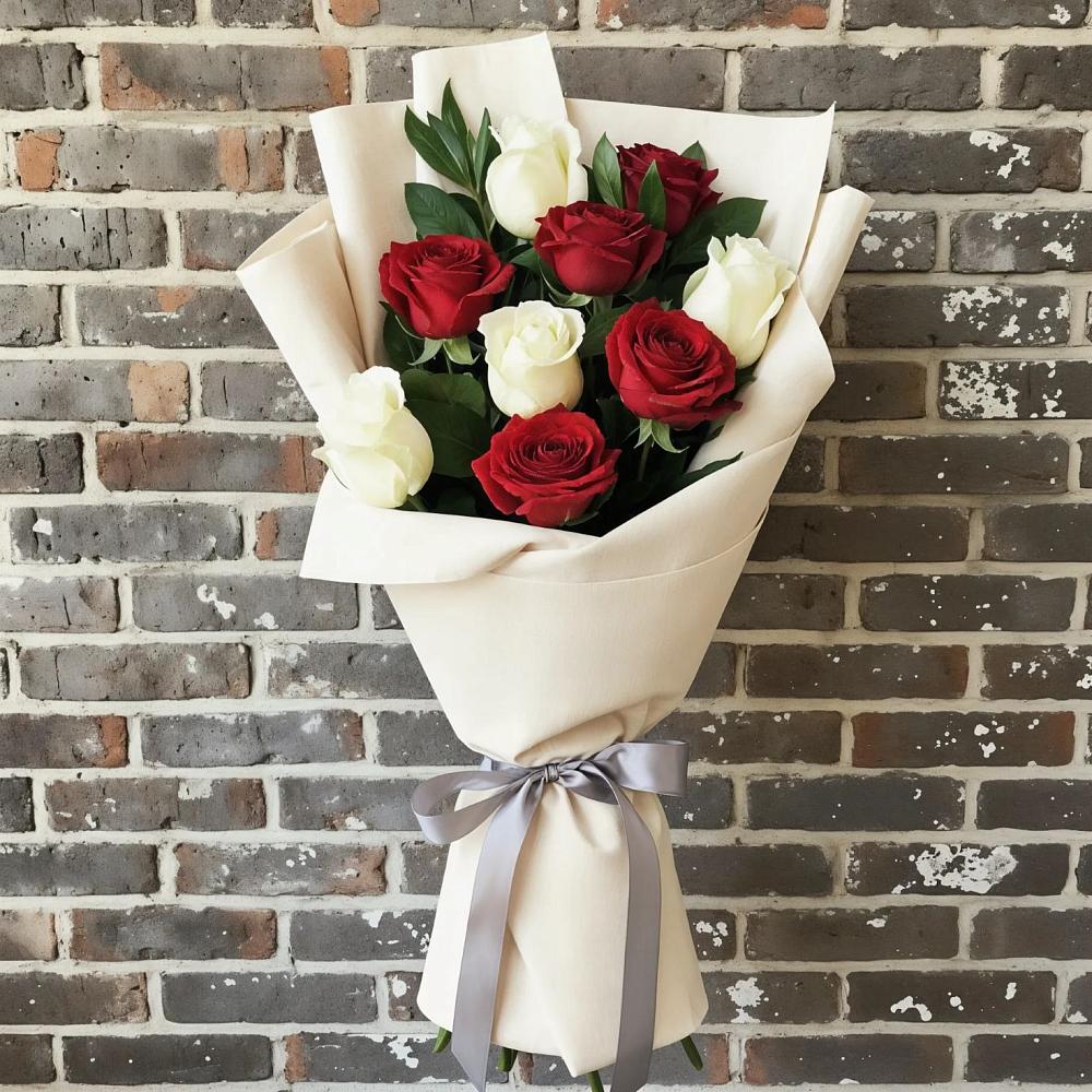 Букет красно-белые розы в Степной Букет цветов из: Розы в Степной