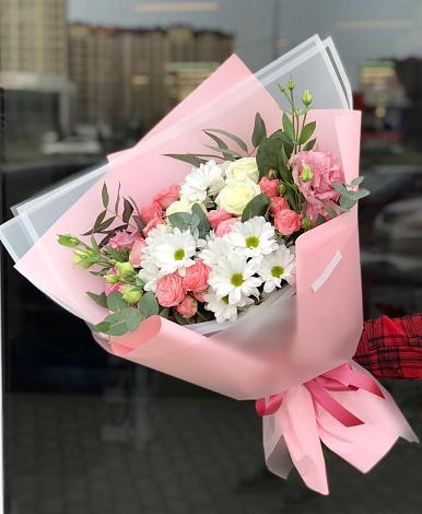 Букет цветов из: Розы, Лизиантусы и Хризантемы в Степной